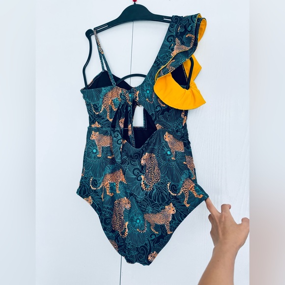 Gorgeous Cheetah print safari style fill Covrage v wire one piece swim suit - Picture 9 of 16